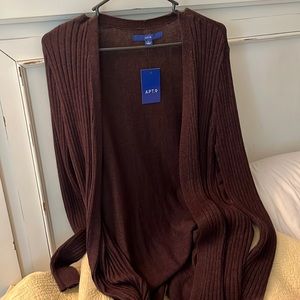 Kohls brand. Size large. Long sleeve. Brown.